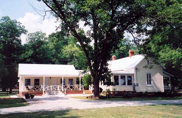 Donavan Inn side view 09